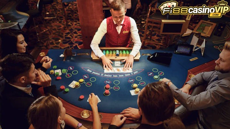 Vì sao nên lựa chọn chơi Poker trên Fi88